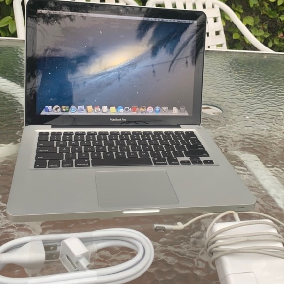 2012 MacBook Pro Retina 13.3in Core i5 4GB Laptop - Picture 2 of 5